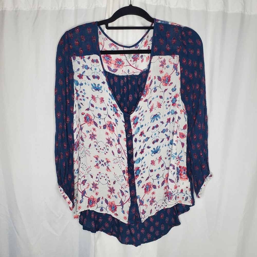 ◇ Ecote Bohemian Flowy V Neck Blue and Floral Top Size Large